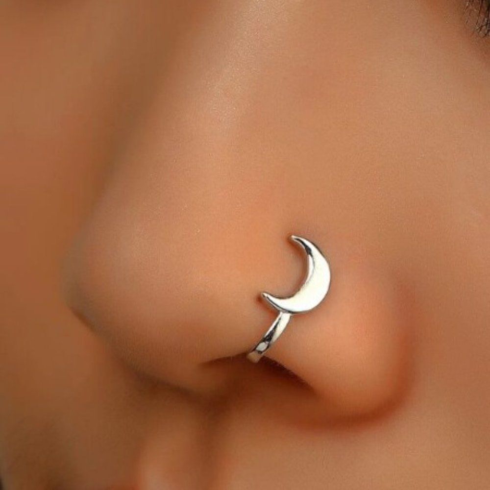 CRESCENT
MOON NOSE RING CUFF 